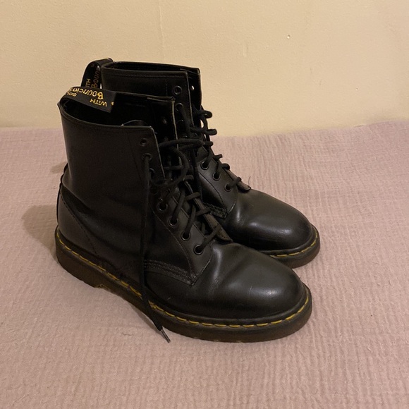 Dr. Martens Black Leather Boots with Yellow Stitching. Size 8 . Made in England - Picture 4 of 11